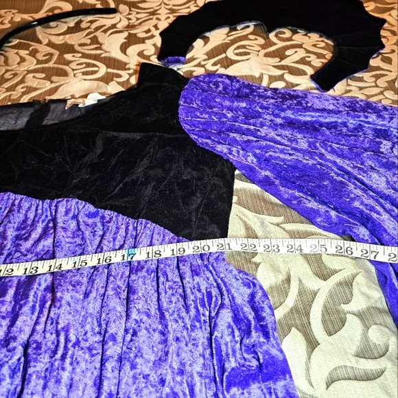 Evil queen costume size 24-26, 2X - Picture 11 of 13